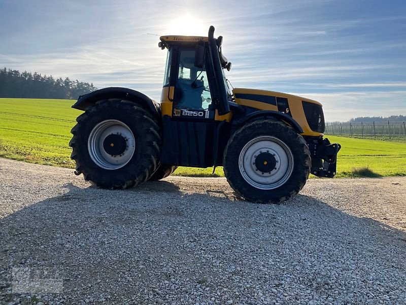 Traktor typu JCB Fastrac 8250, Gebrauchtmaschine w Pfeffenhausen (Zdjęcie 4)