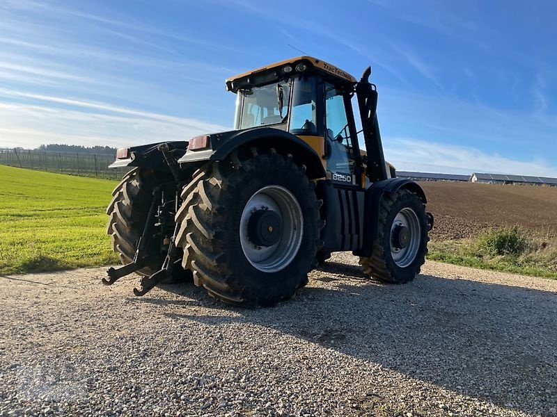 Traktor des Typs JCB Fastrac 8250, Gebrauchtmaschine in Pfeffenhausen (Bild 3)