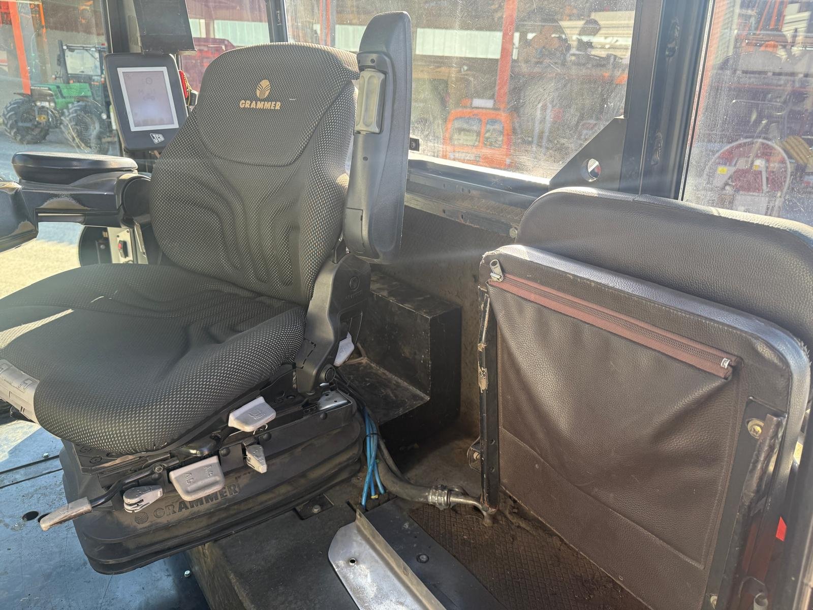 Traktor от тип JCB Fastrac 8250, Gebrauchtmaschine в Braidbach (Снимка 6)