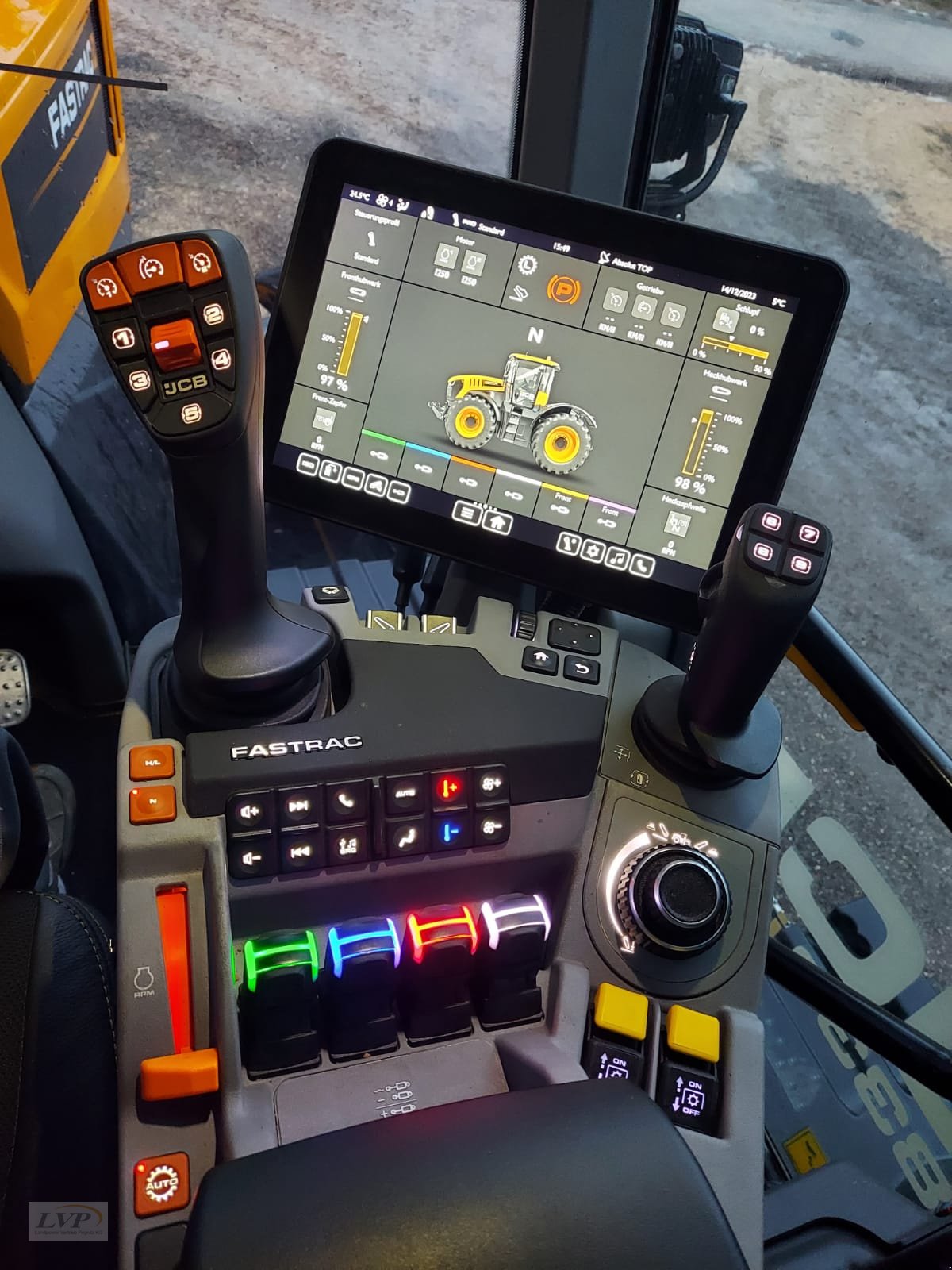 Traktor des Typs JCB Fastrac 8330 I-CON Demo Vol, Gebrauchtmaschine in Pegnitz (Bild 13)