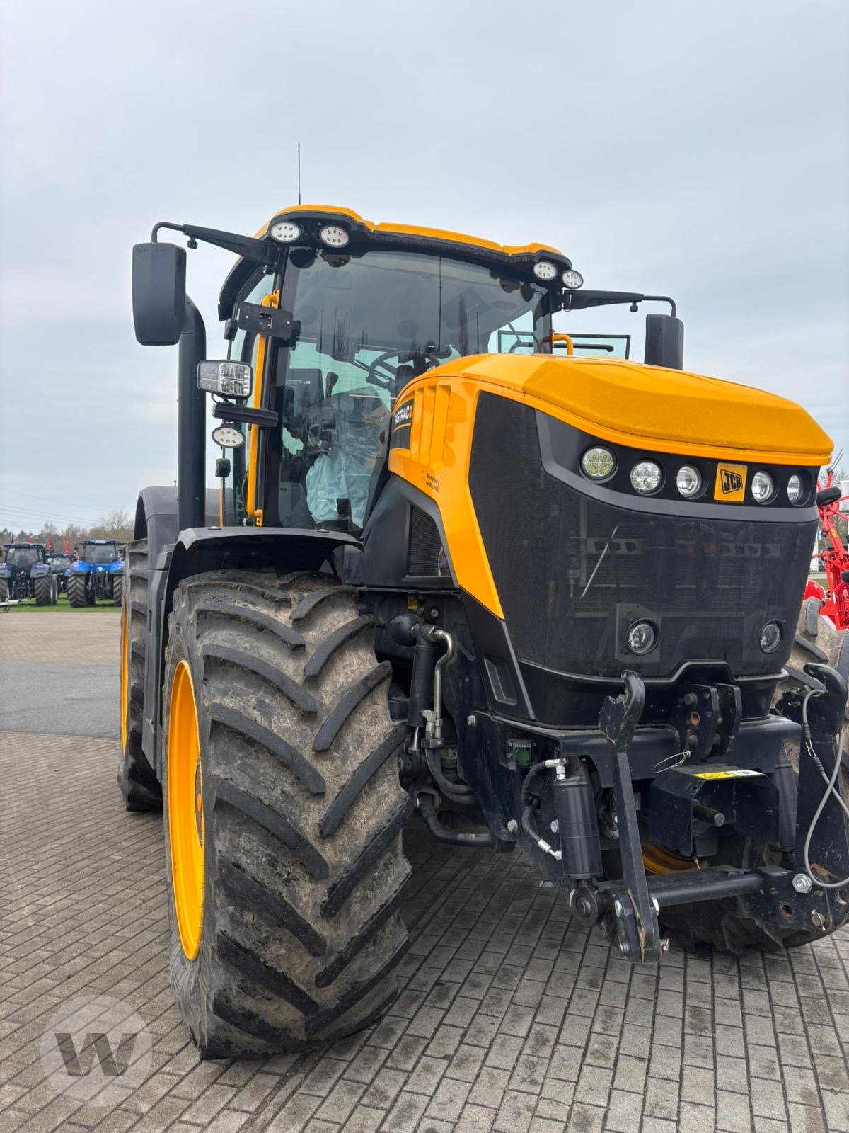 Traktor des Typs JCB FasTrac 8330, Neumaschine in Bützow (Bild 10)