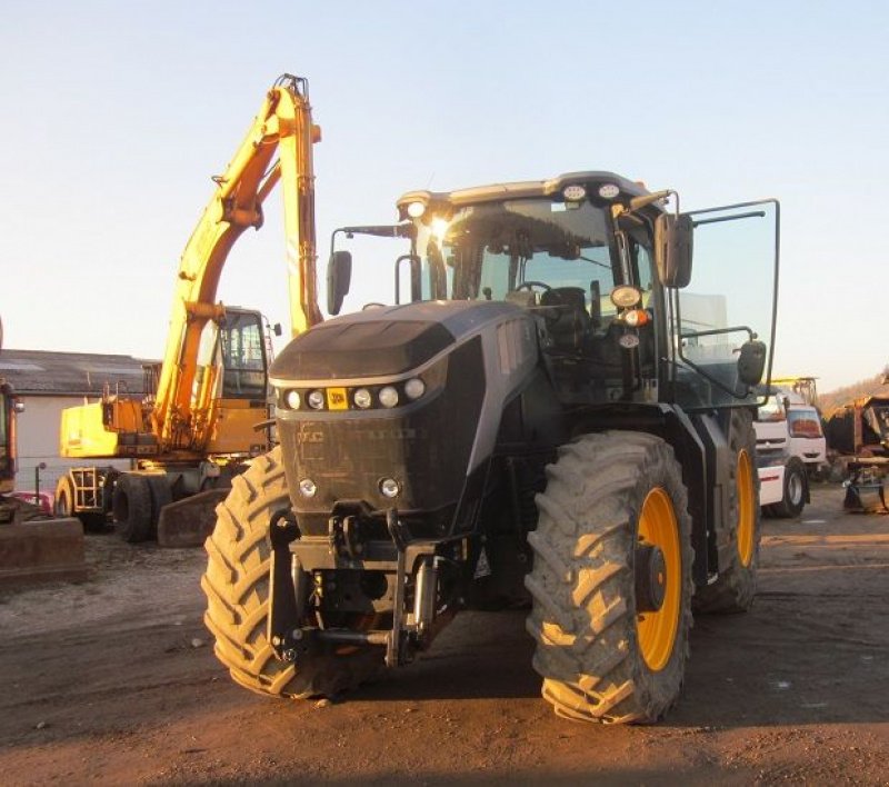 Traktor des Typs JCB FASTRAC 8330, Gebrauchtmaschine in BRIGNAIS (Bild 2)