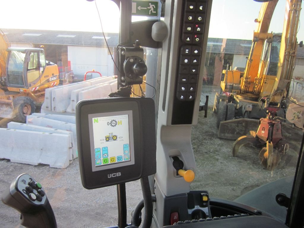 Traktor del tipo JCB FASTRAC 8330, Gebrauchtmaschine In CHAPONOST (Immagine 10)