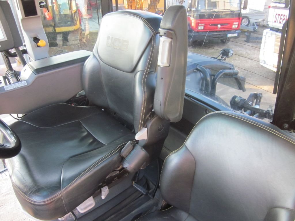 Traktor del tipo JCB FASTRAC 8330, Gebrauchtmaschine In CHAPONOST (Immagine 7)