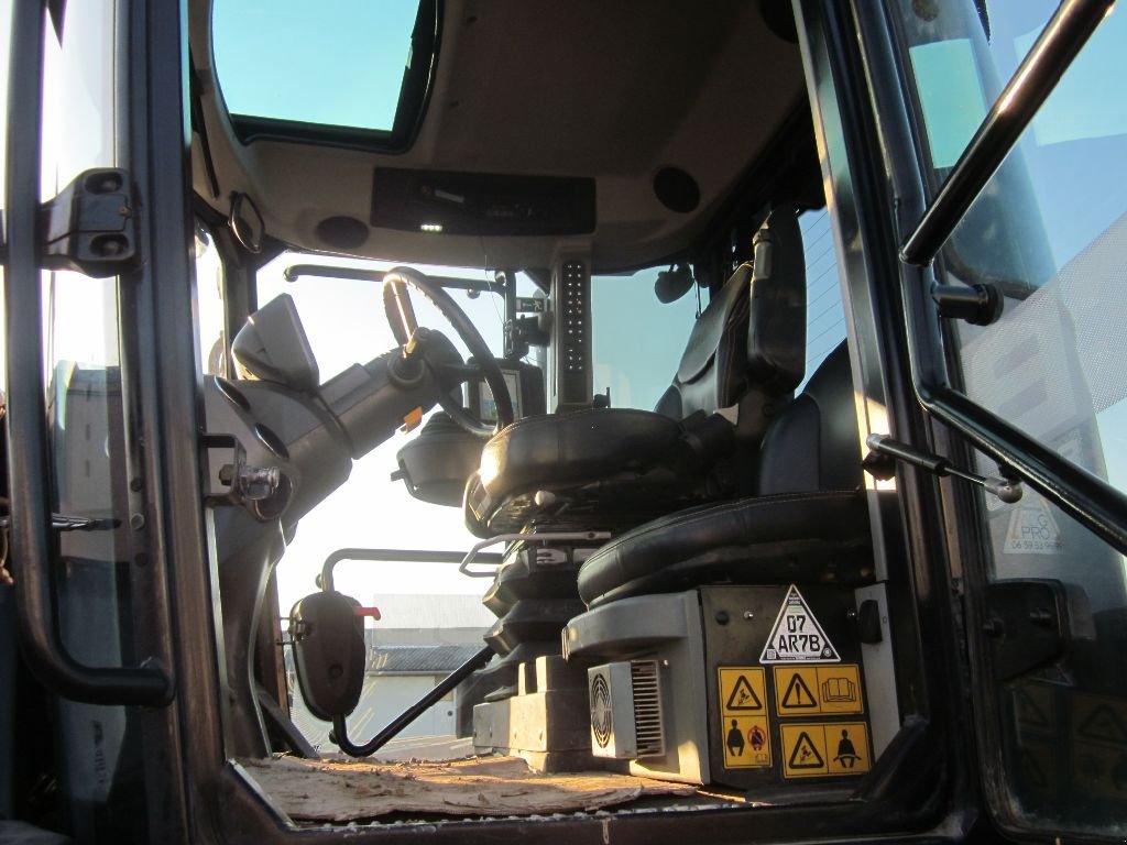 Traktor del tipo JCB FASTRAC 8330, Gebrauchtmaschine In CHAPONOST (Immagine 11)