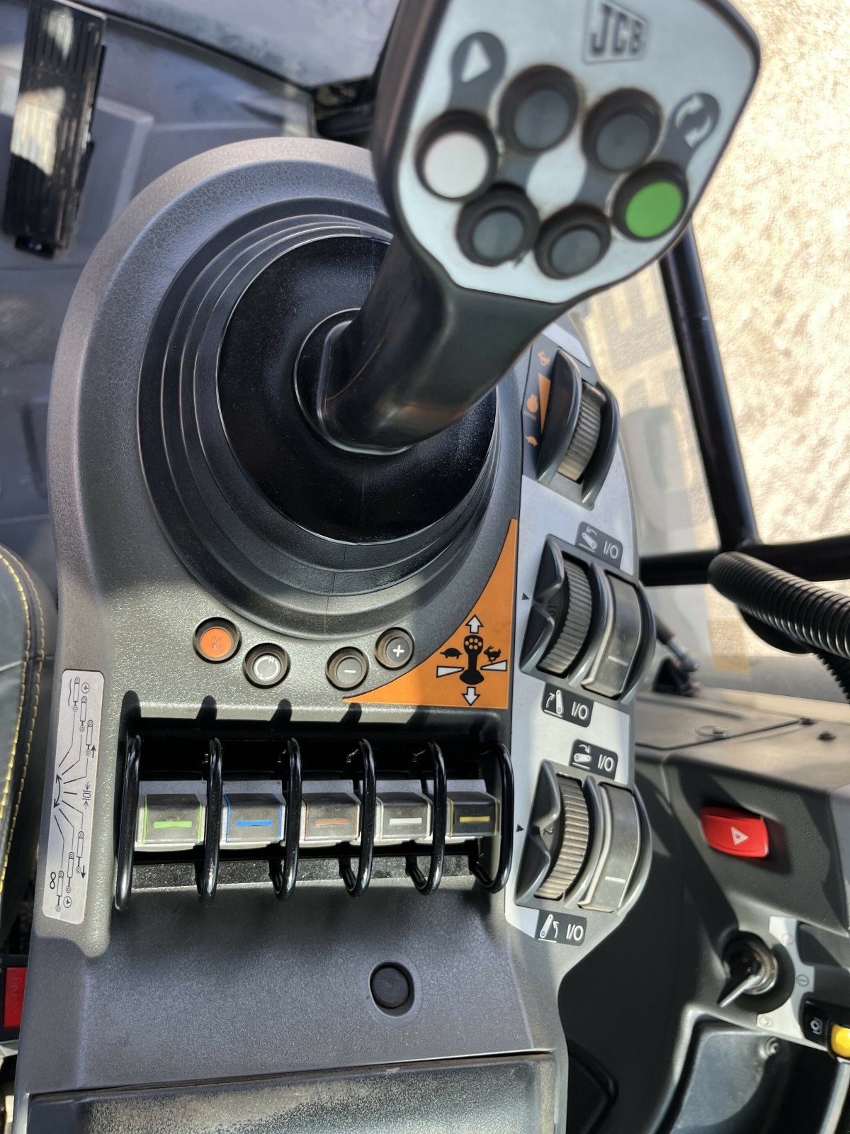 Traktor typu JCB FASTRAC 8330, Gebrauchtmaschine v PONTIVY (Obrázek 8)