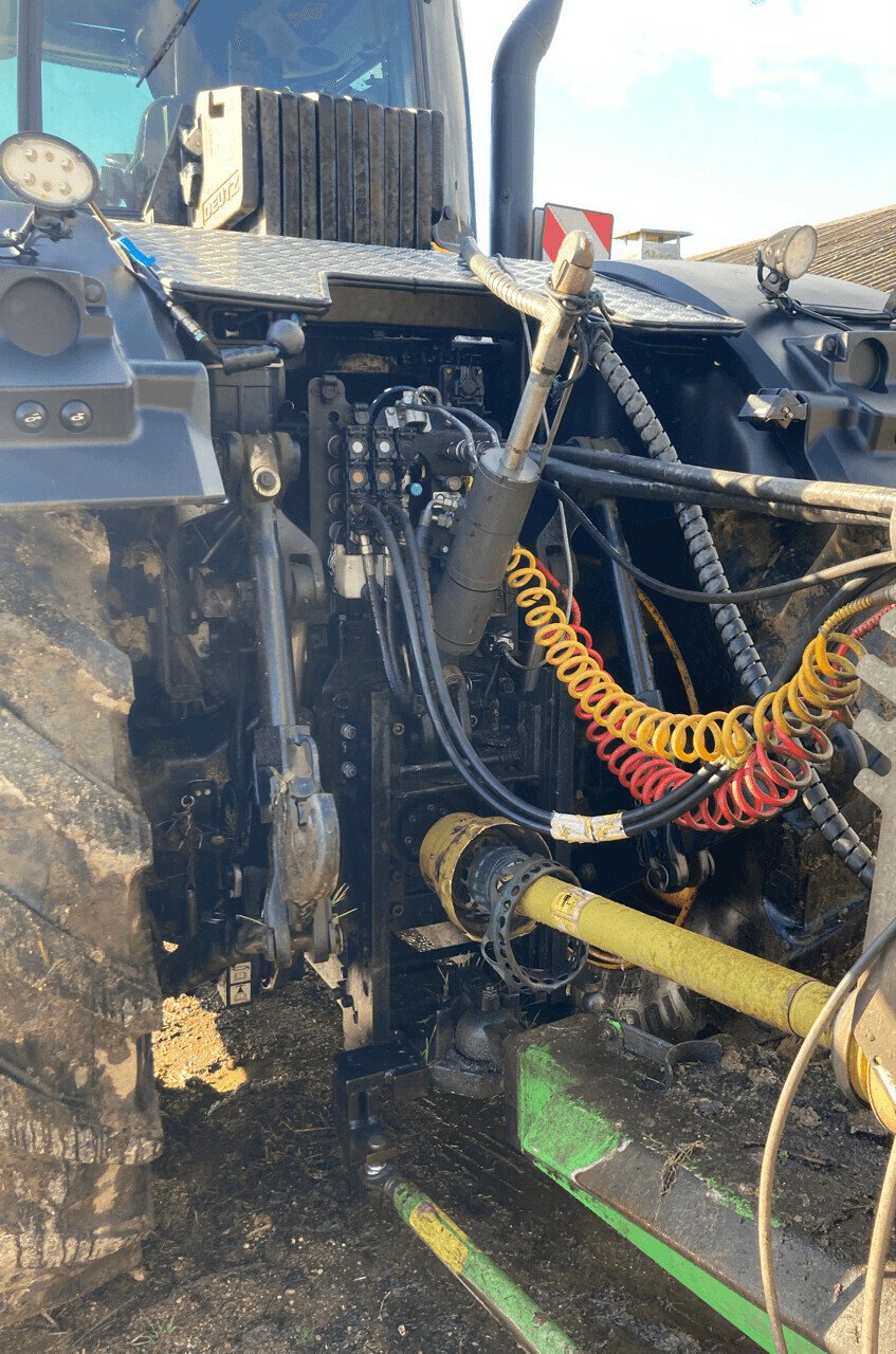 Traktor от тип JCB FASTRAC 8330, Gebrauchtmaschine в PONTIVY (Снимка 4)