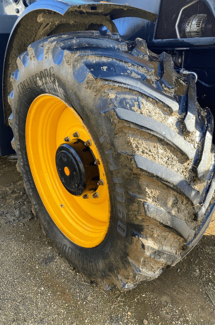 Traktor от тип JCB FASTRAC 8330, Gebrauchtmaschine в PONTIVY (Снимка 8)