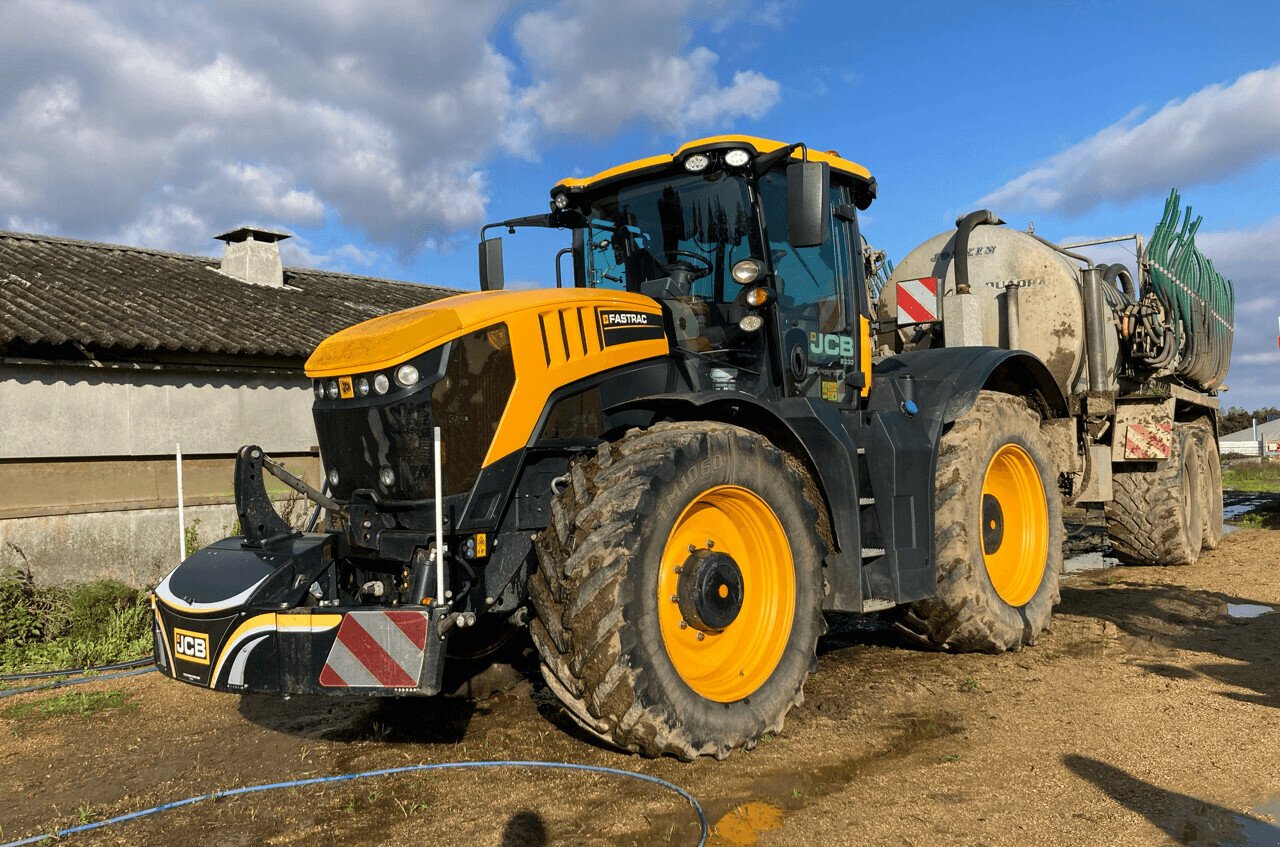 Traktor от тип JCB FASTRAC 8330, Gebrauchtmaschine в PONTIVY (Снимка 1)