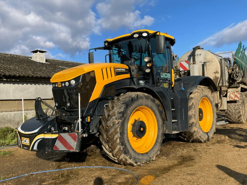 Traktor от тип JCB FASTRAC 8330, Gebrauchtmaschine в PONTIVY