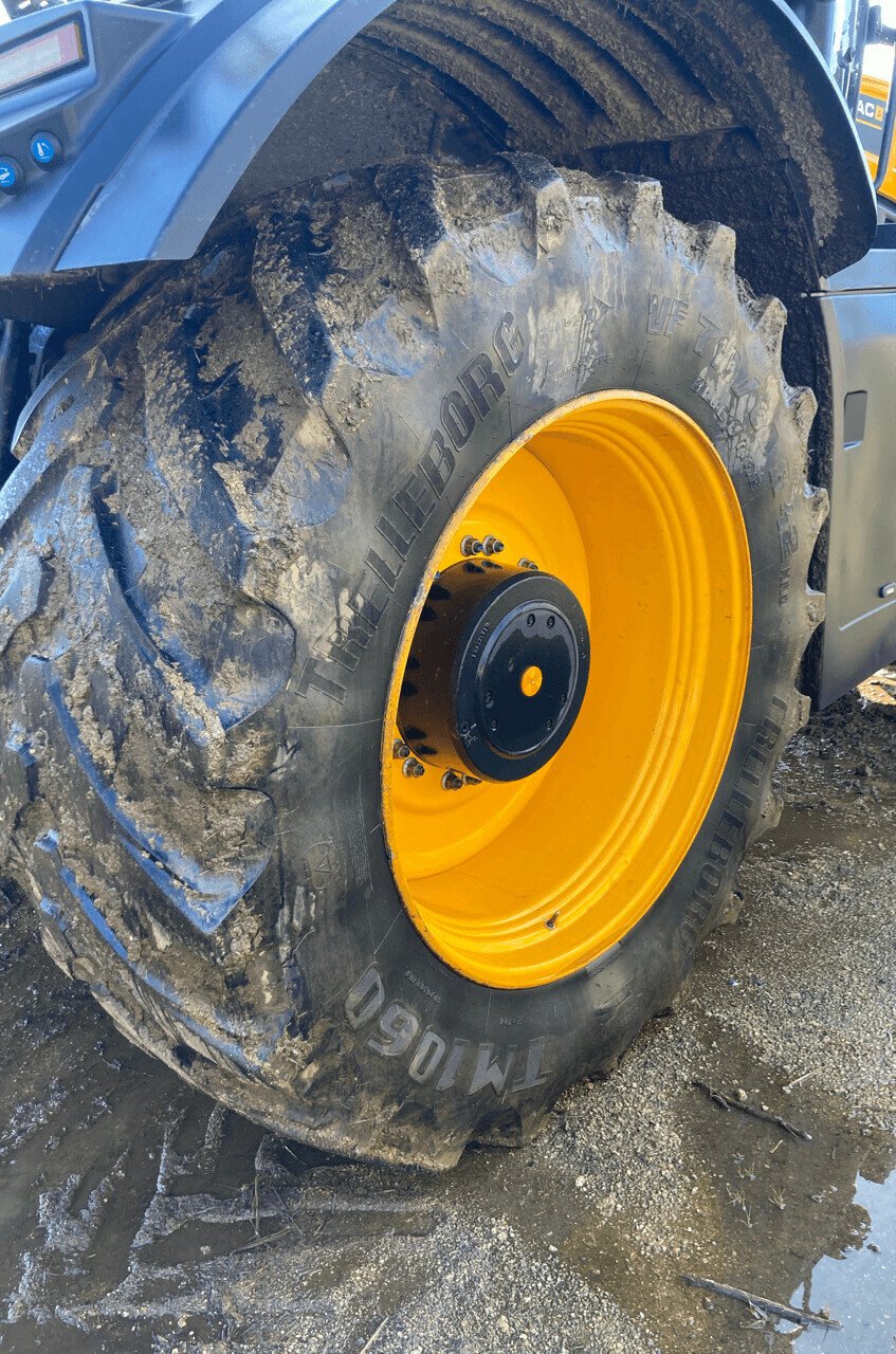 Traktor от тип JCB FASTRAC 8330, Gebrauchtmaschine в PONTIVY (Снимка 5)