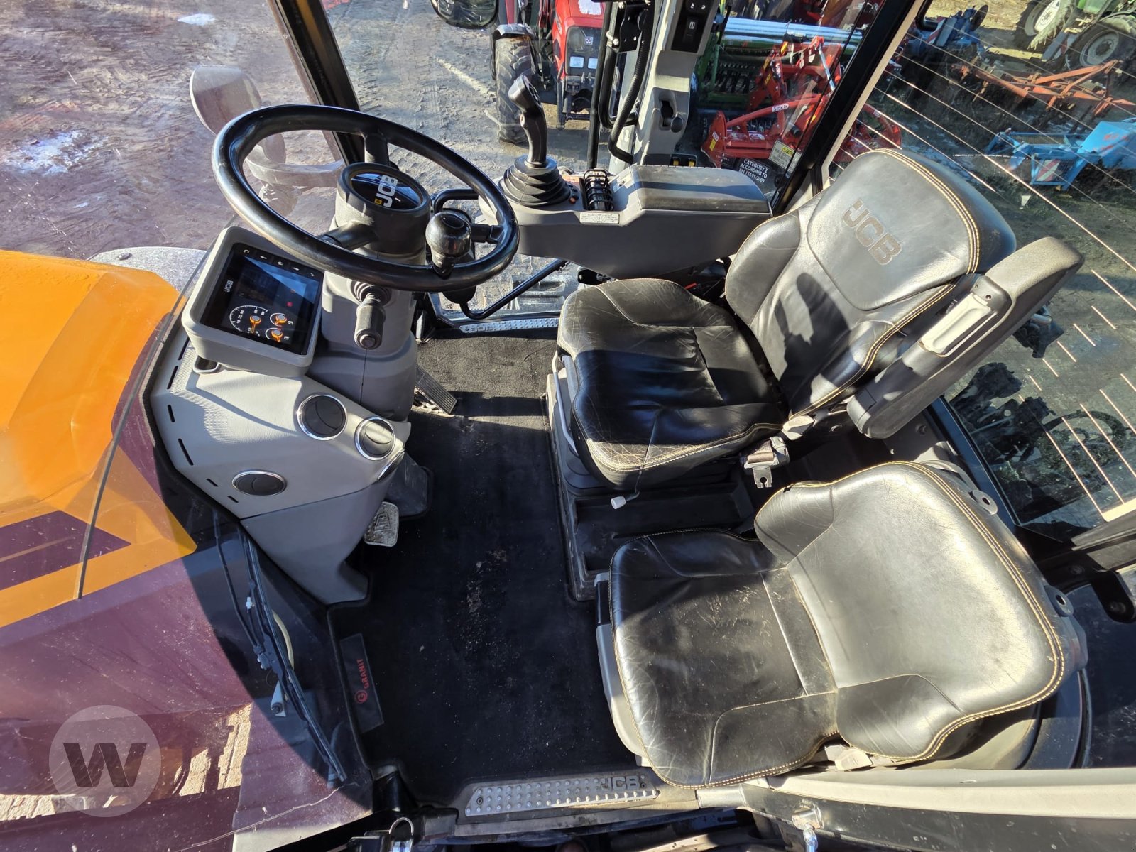 Traktor des Typs JCB FasTrac 8330, Gebrauchtmaschine in Husum (Bild 6)