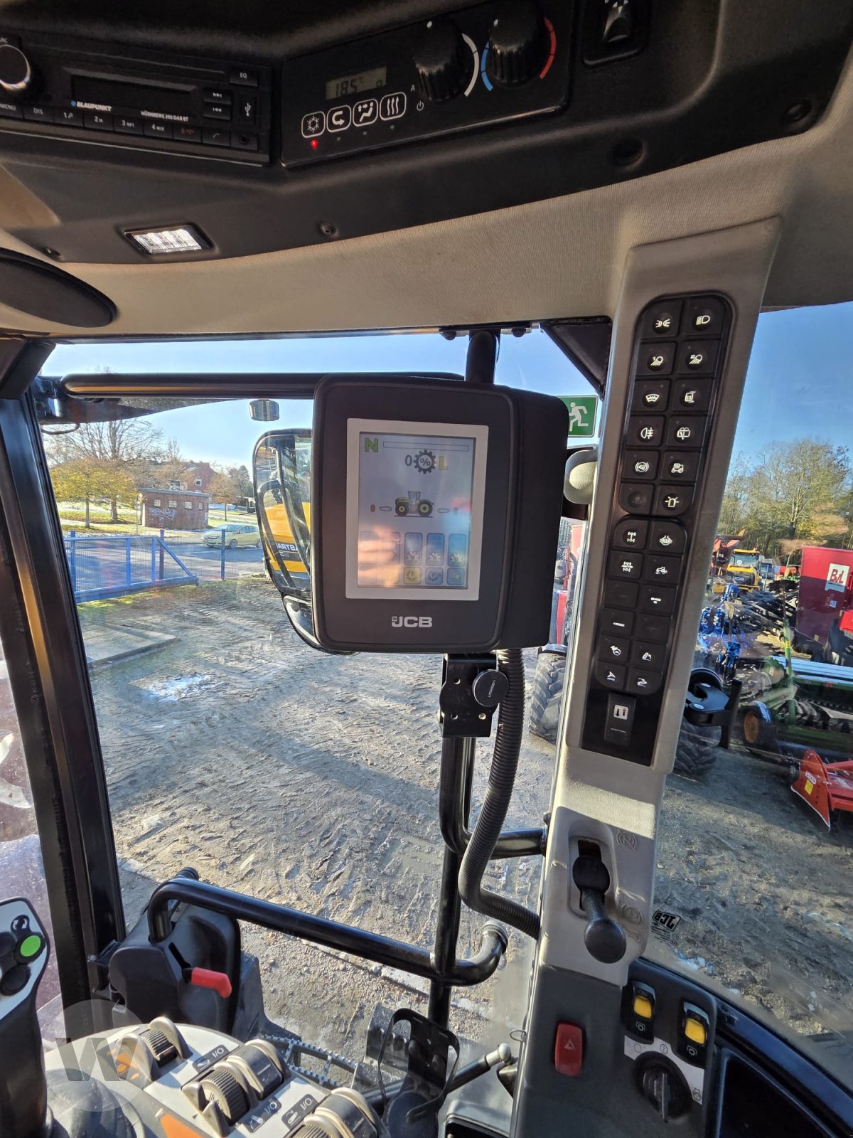 Traktor des Typs JCB FasTrac 8330, Gebrauchtmaschine in Husum (Bild 7)