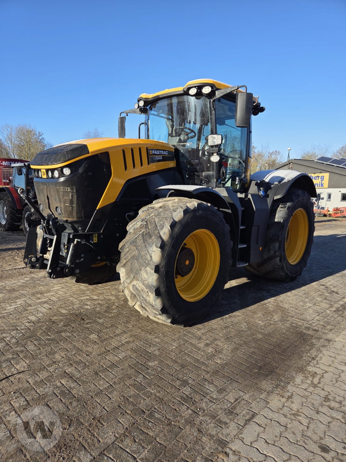 Traktor des Typs JCB FasTrac 8330, Gebrauchtmaschine in Husum (Bild 1)