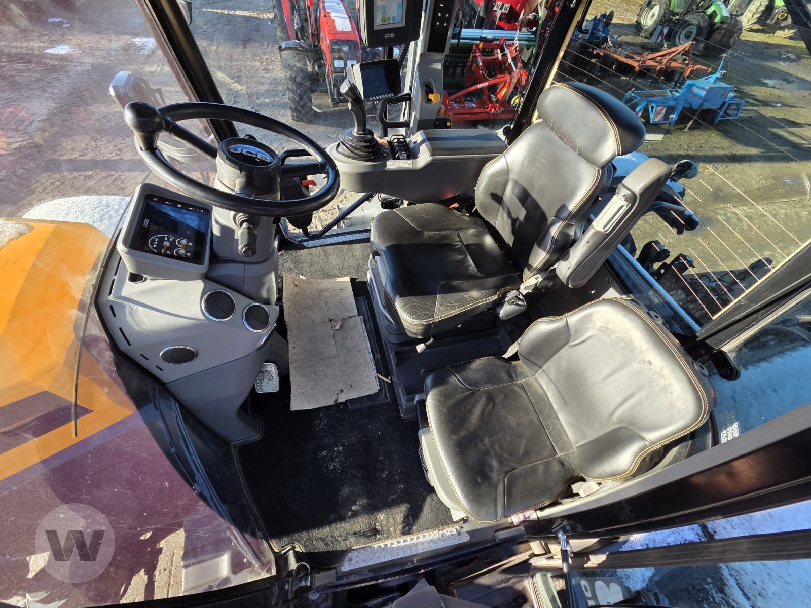 Traktor des Typs JCB FasTrac 8330, Gebrauchtmaschine in Husum (Bild 7)