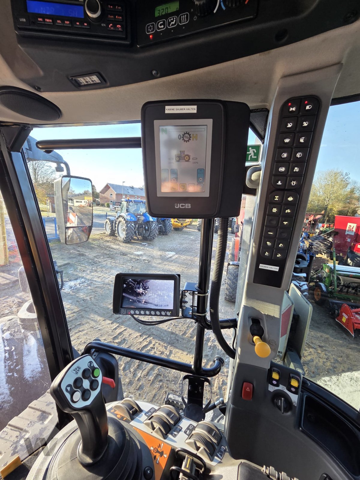 Traktor des Typs JCB FasTrac 8330, Gebrauchtmaschine in Husum (Bild 8)