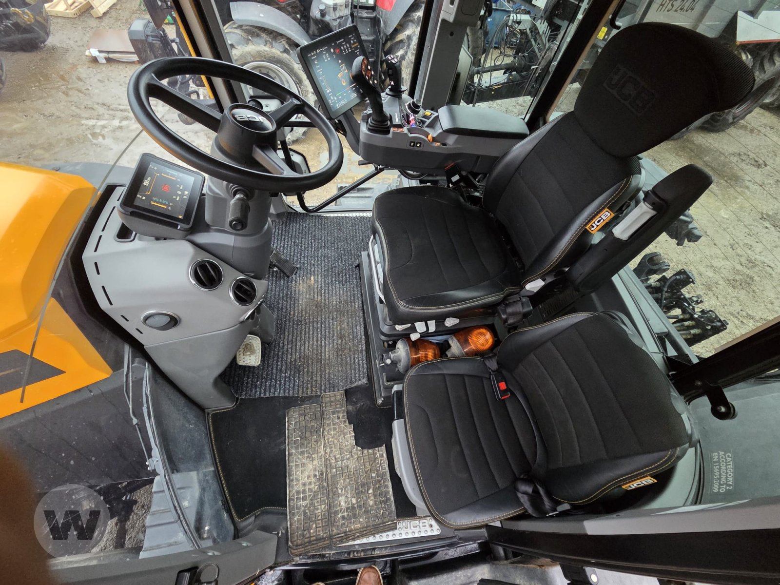 Traktor of the type JCB FasTrac 8330, Gebrauchtmaschine in Husum (Picture 7)