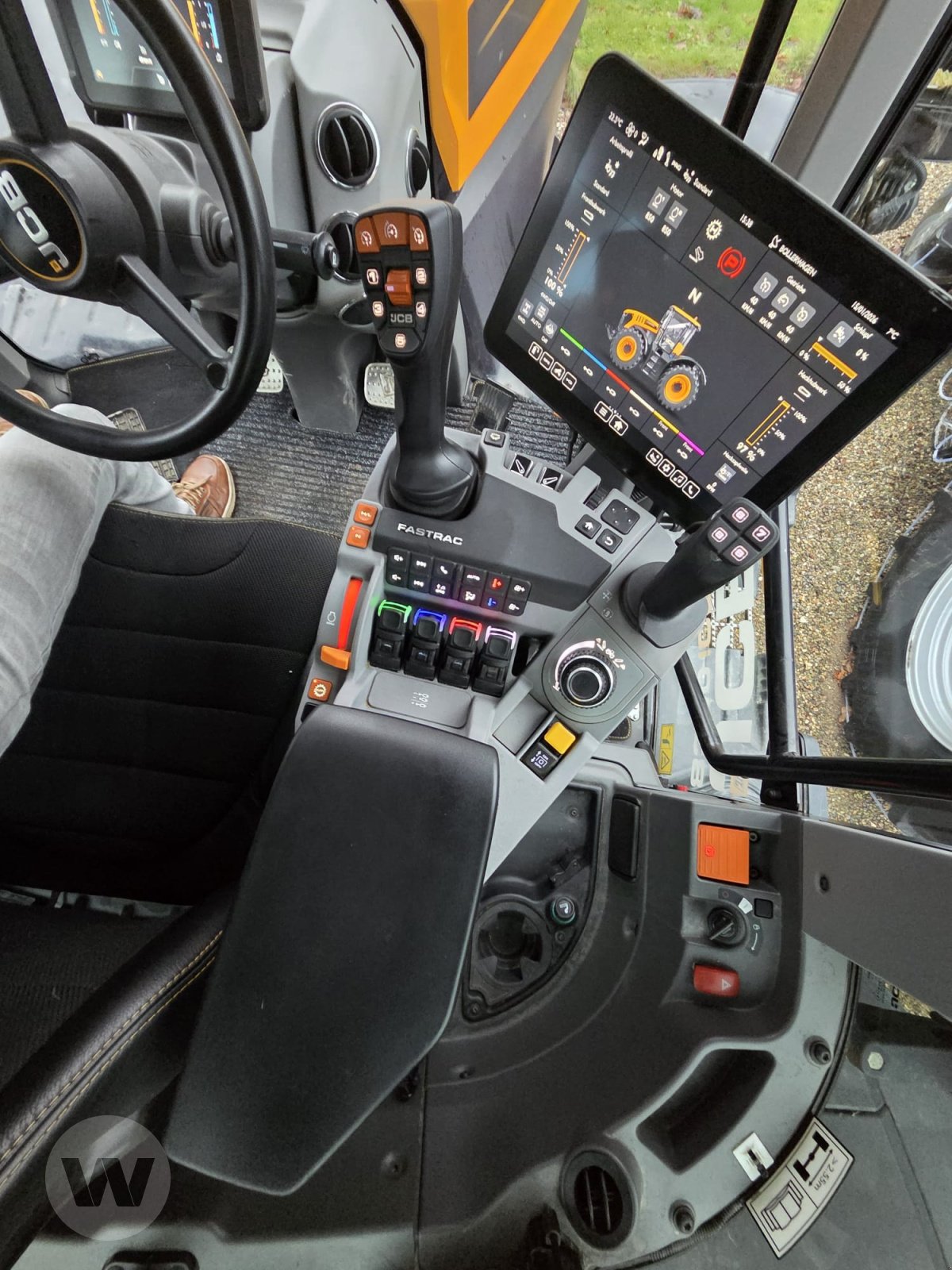 Traktor of the type JCB FasTrac 8330, Gebrauchtmaschine in Husum (Picture 8)