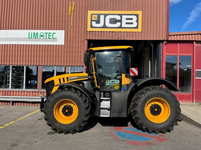Traktor of the type JCB Icon 4220, Neumaschine in Domdidier (Picture 1)