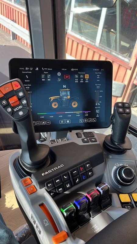 Traktor του τύπου JCB Icon 4220, Neumaschine σε Domdidier (Φωτογραφία 3)