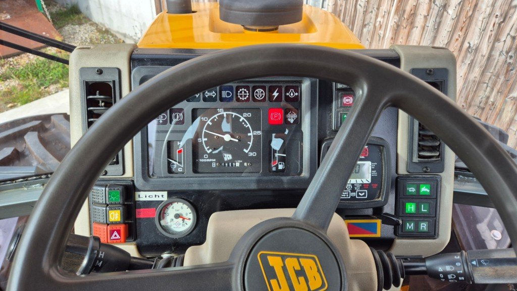 Traktor des Typs JCB Sonstiges, Gebrauchtmaschine in Ziefen (Bild 3)