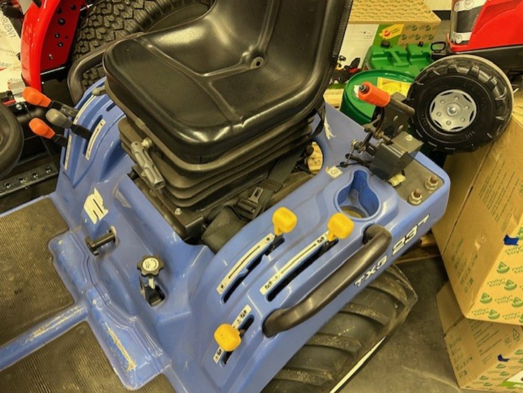 Traktor типа Jean de Bru TXG237, Gebrauchtmaschine в MALESTROIT (Фотография 8)