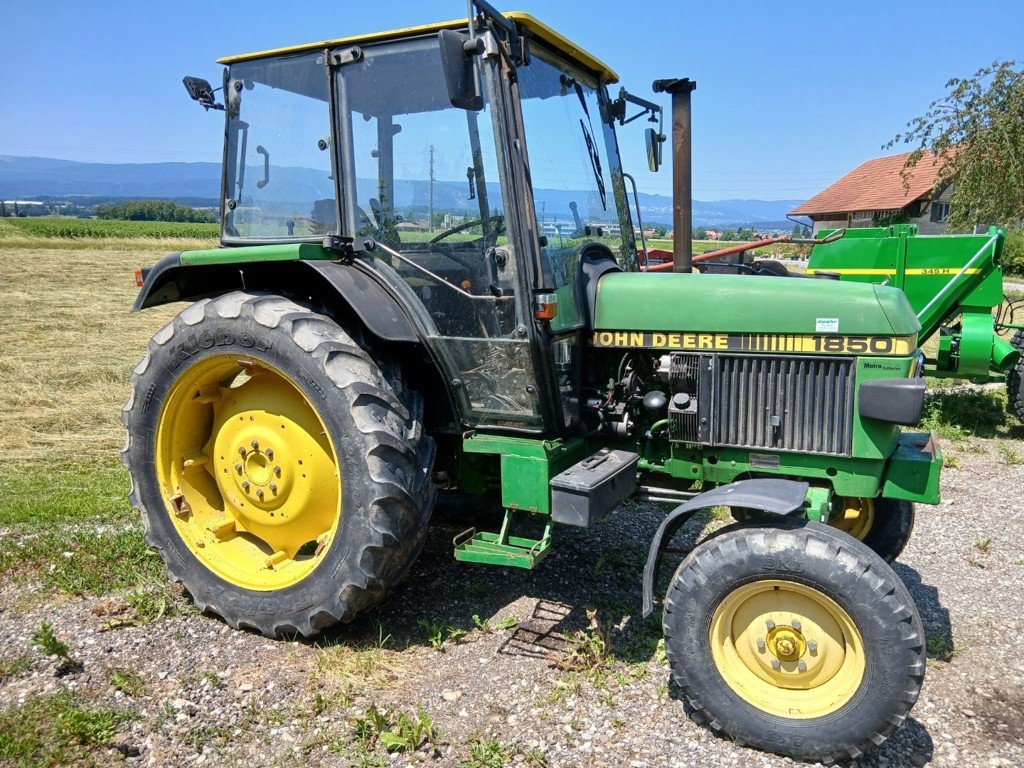 Traktor des Typs John Deere 1850, Gebrauchtmaschine in Lengnau (Bild 1)