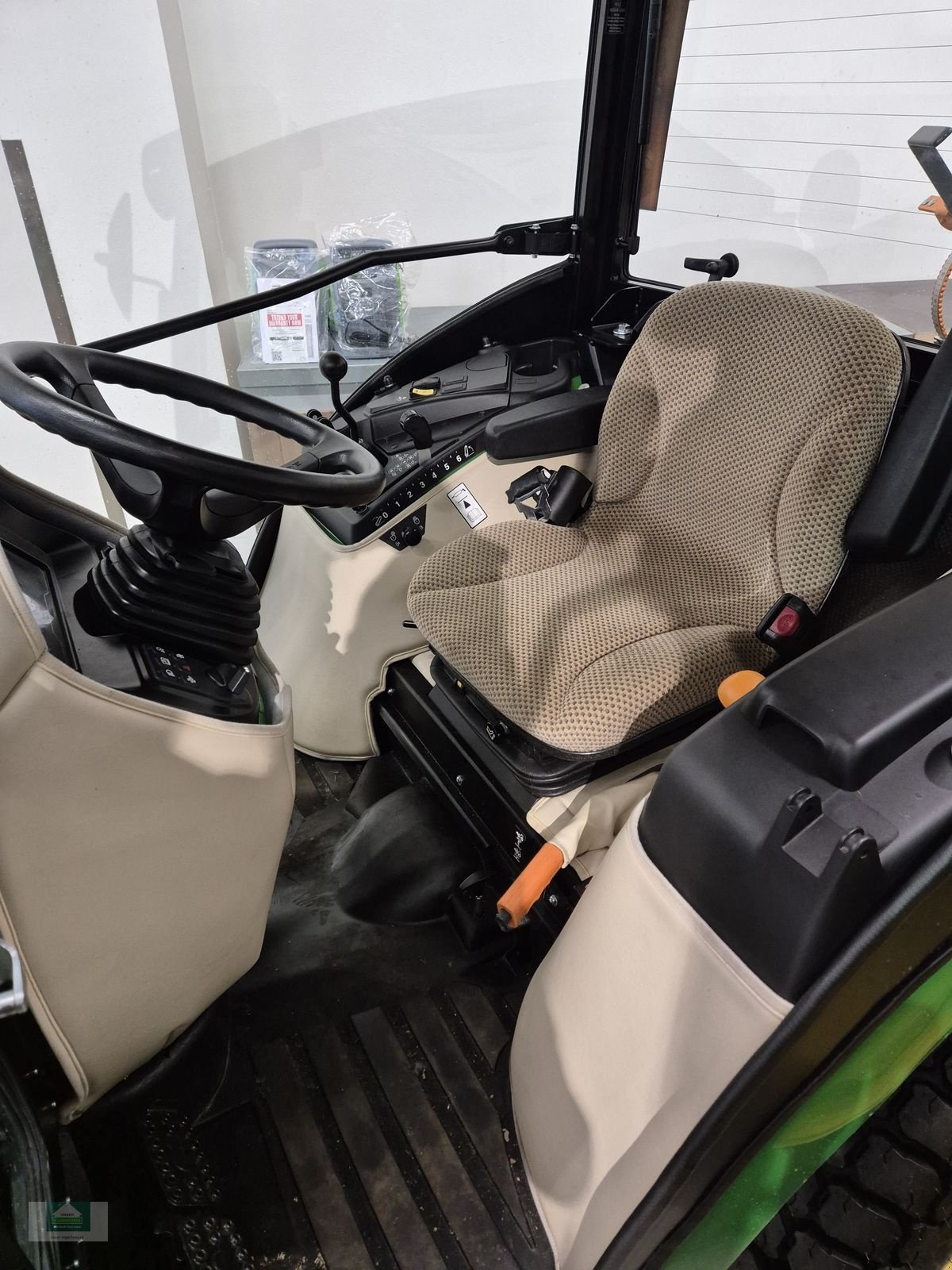 Traktor от тип John Deere 2032R SNOWFOX-AKTION, Neumaschine в Klagenfurt (Снимка 6)