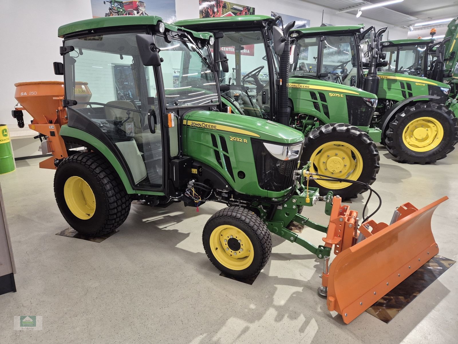 Traktor от тип John Deere 2032R SNOWFOX-AKTION, Neumaschine в Klagenfurt (Снимка 3)