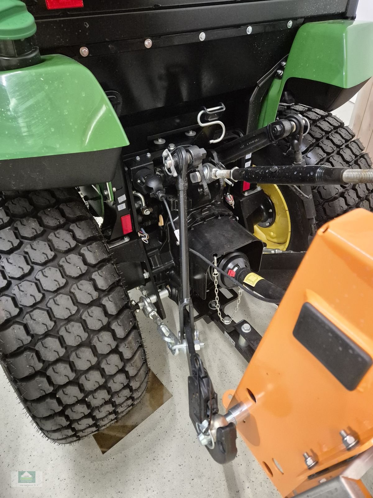 Traktor от тип John Deere 2032R SNOWFOX-AKTION, Neumaschine в Klagenfurt (Снимка 7)