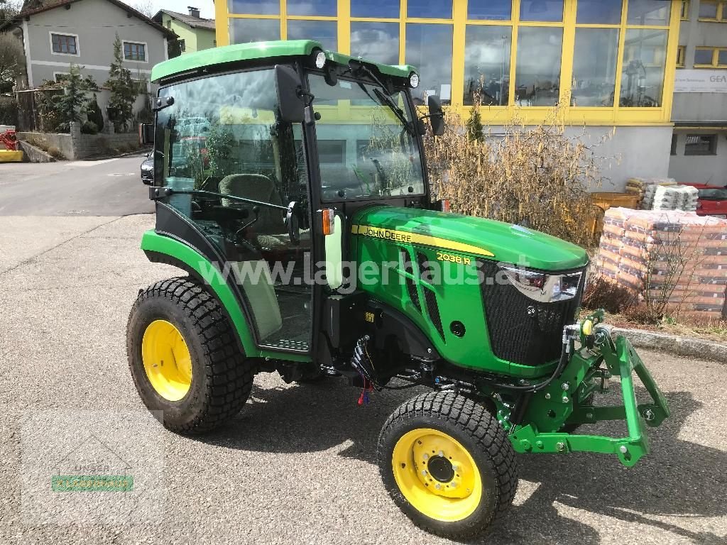 Traktor des Typs John Deere 2038 R, Neumaschine in Wartberg (Bild 1)