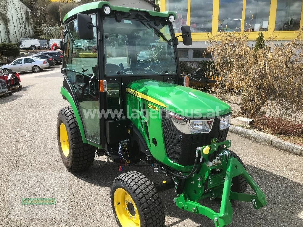 Traktor des Typs John Deere 2038 R, Neumaschine in Wartberg (Bild 2)