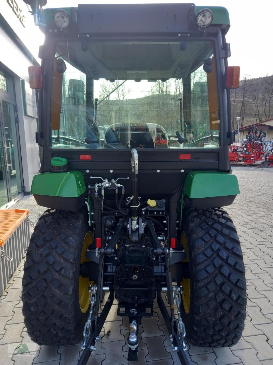 Traktor des Typs John Deere 2038R, Neumaschine in Steinwiesen (Bild 3)