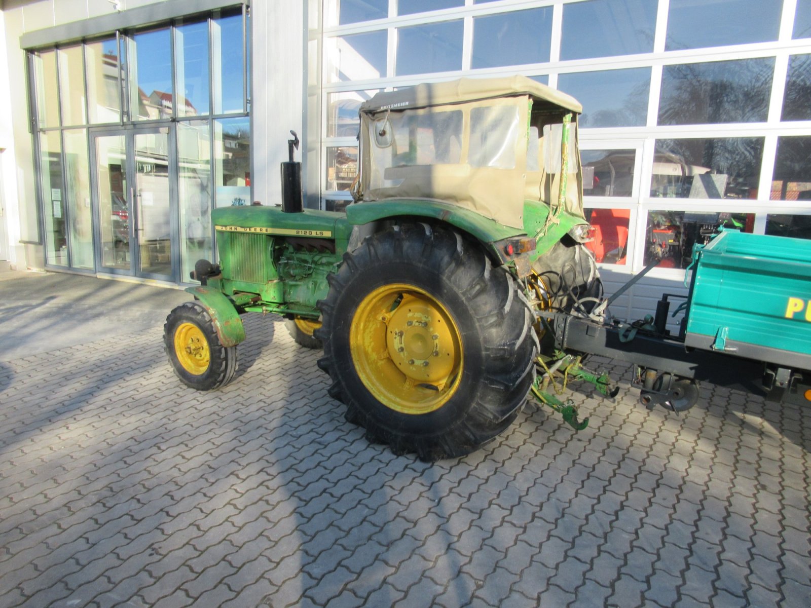Traktor типа John Deere 2120 LS, Gebrauchtmaschine в Waischenfeld (Фотография 2)