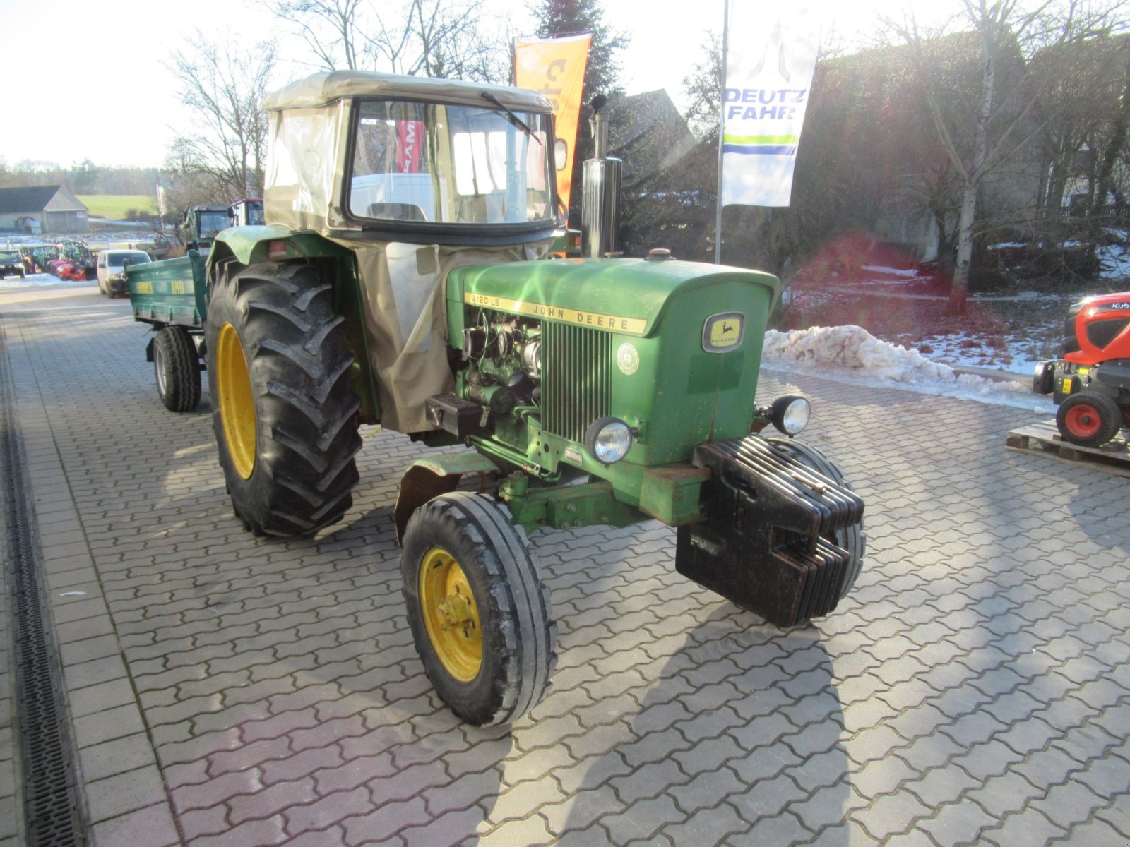 Traktor типа John Deere 2120 LS, Gebrauchtmaschine в Waischenfeld (Фотография 3)