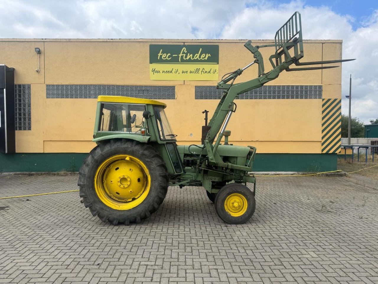 Traktor des Typs John Deere 2120, Gebrauchtmaschine in Könnern (Bild 1)