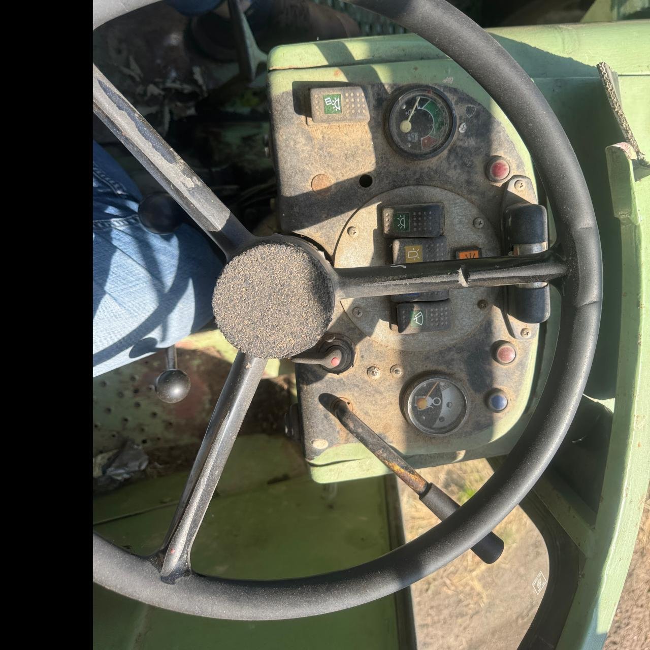 Traktor des Typs John Deere 2120, Gebrauchtmaschine in Könnern (Bild 9)