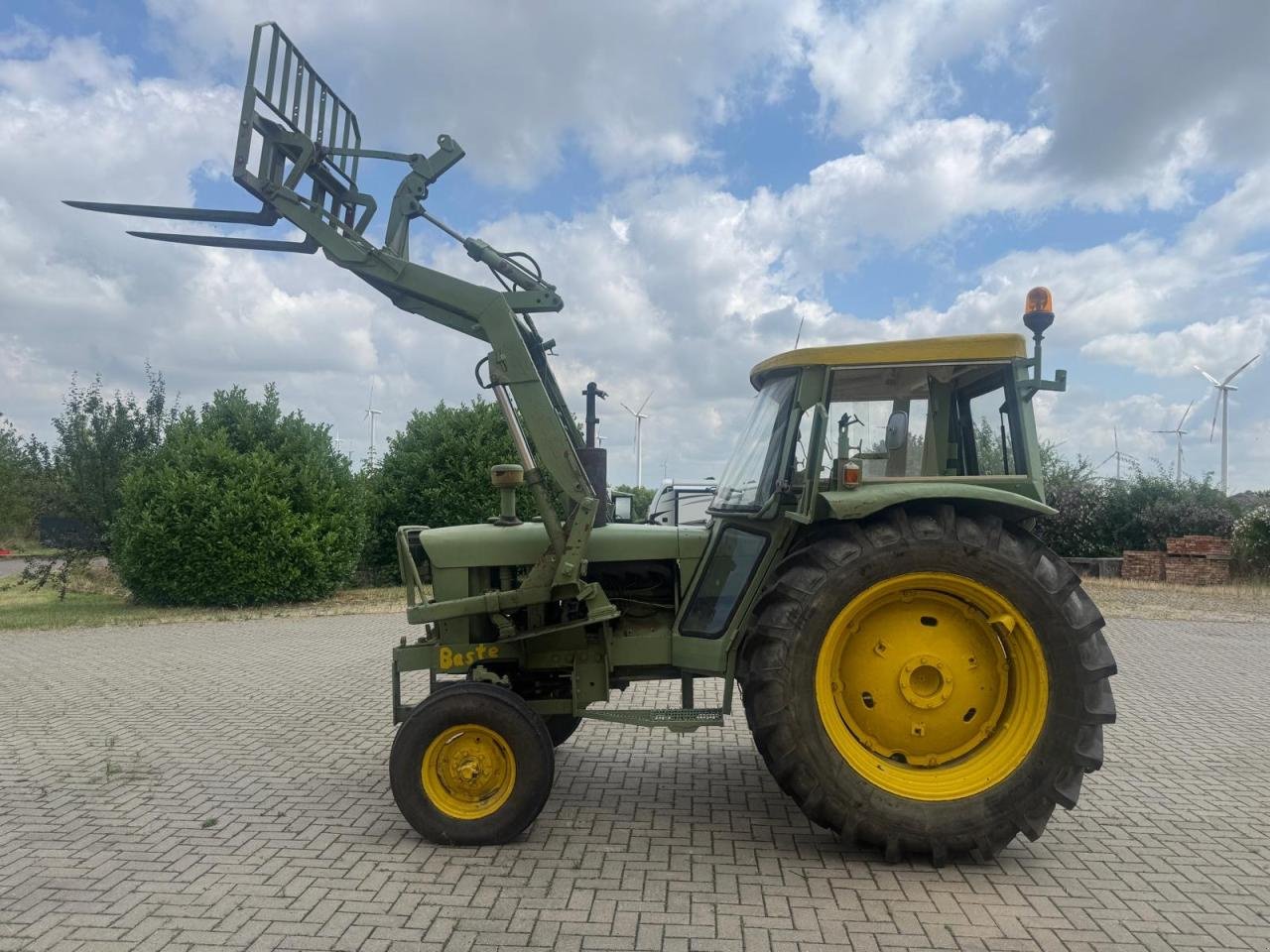 Traktor des Typs John Deere 2120, Gebrauchtmaschine in Könnern (Bild 11)