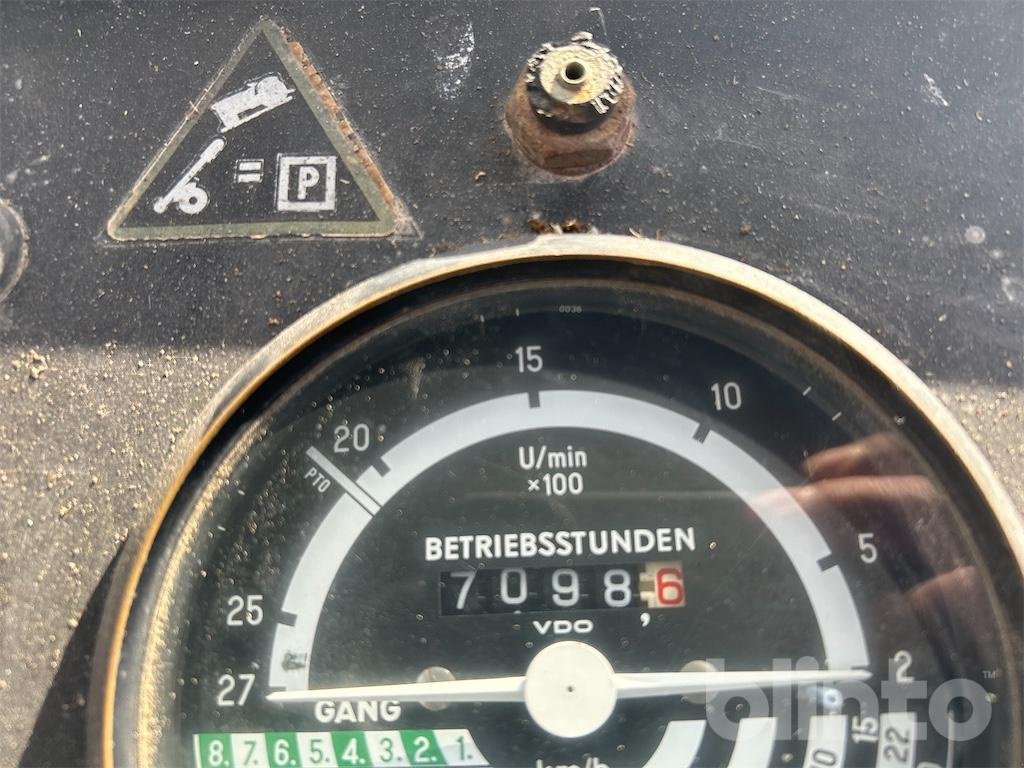 Traktor от тип John Deere 2130, Gebrauchtmaschine в Düsseldorf (Снимка 5)