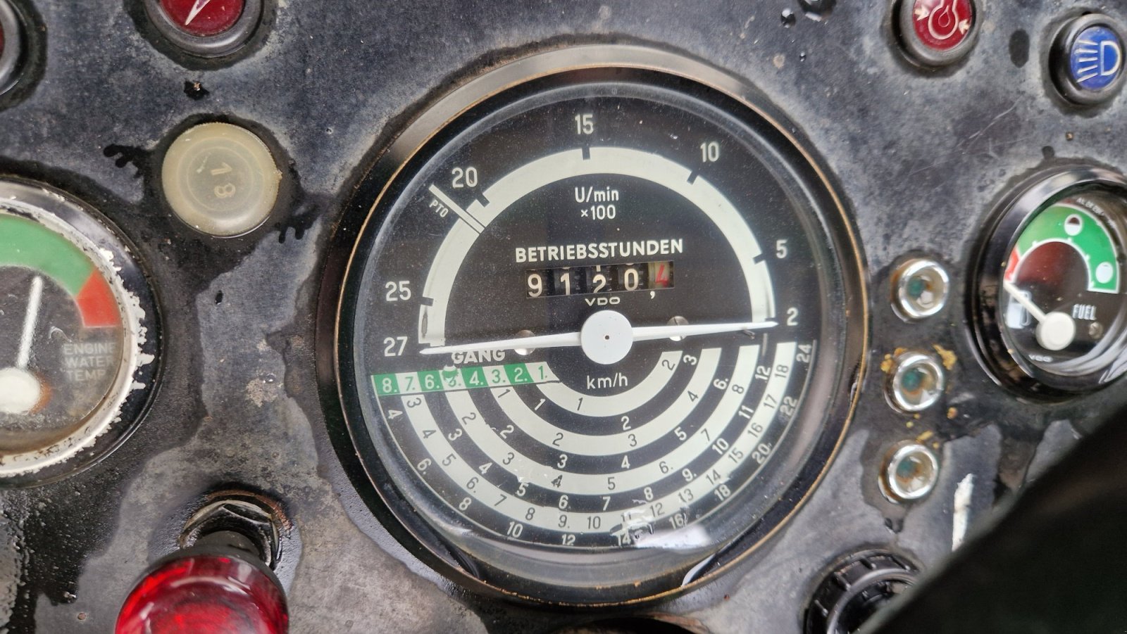 Traktor van het type John Deere 2130, Gebrauchtmaschine in Hausen (Foto 6)