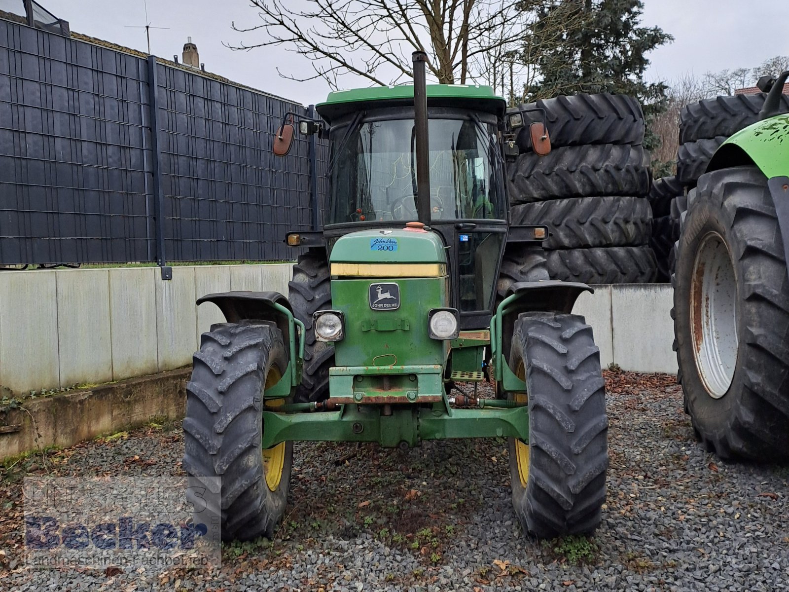 Traktor Türe ait John Deere 2140R, Gebrauchtmaschine içinde Weimar-Niederwalgern (resim 1)