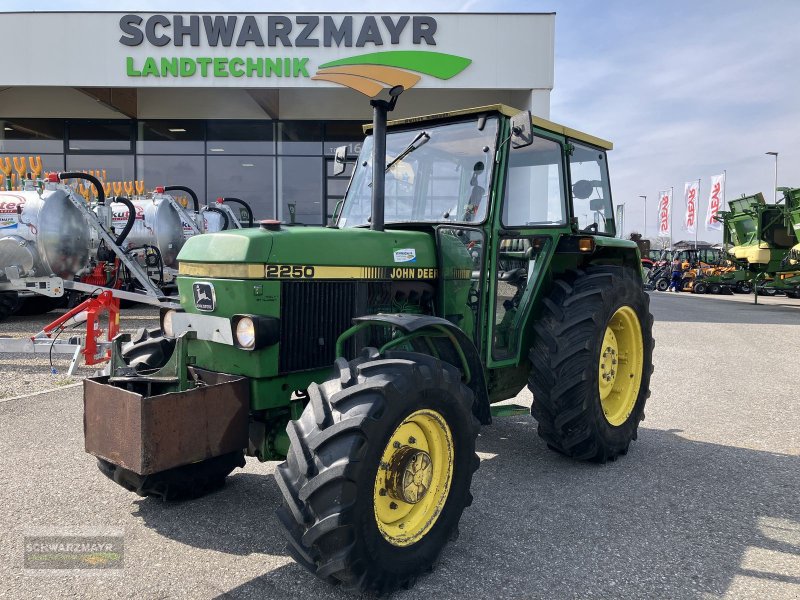 Traktor des Typs John Deere 2250 A Standard, Gebrauchtmaschine in Gampern (Bild 1)