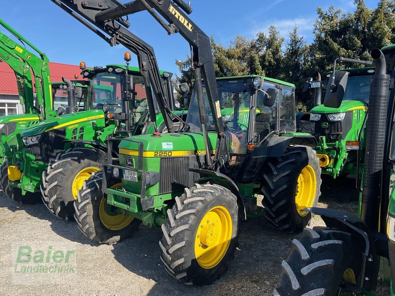 Traktor типа John Deere 2250, Gebrauchtmaschine в OBERNDORF-HOCHMOESSINGEN (Фотография 1)