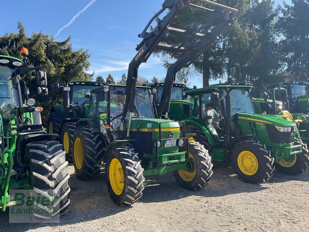 Traktor типа John Deere 2250, Gebrauchtmaschine в OBERNDORF-HOCHMOESSINGEN (Фотография 2)