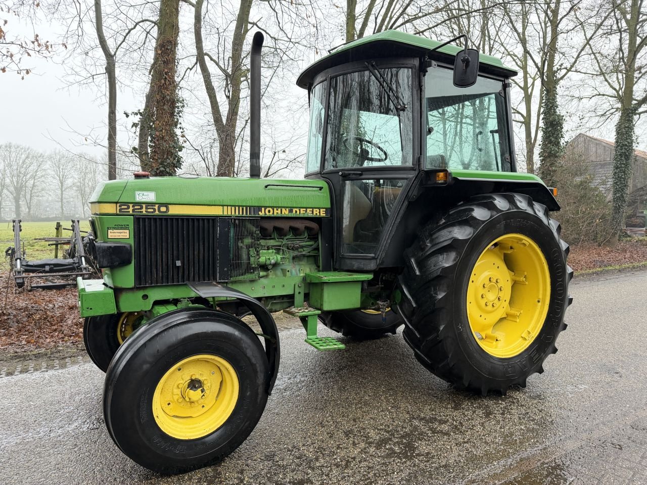 Traktor of the type John Deere 2250, Gebrauchtmaschine in Rossum (Picture 1)