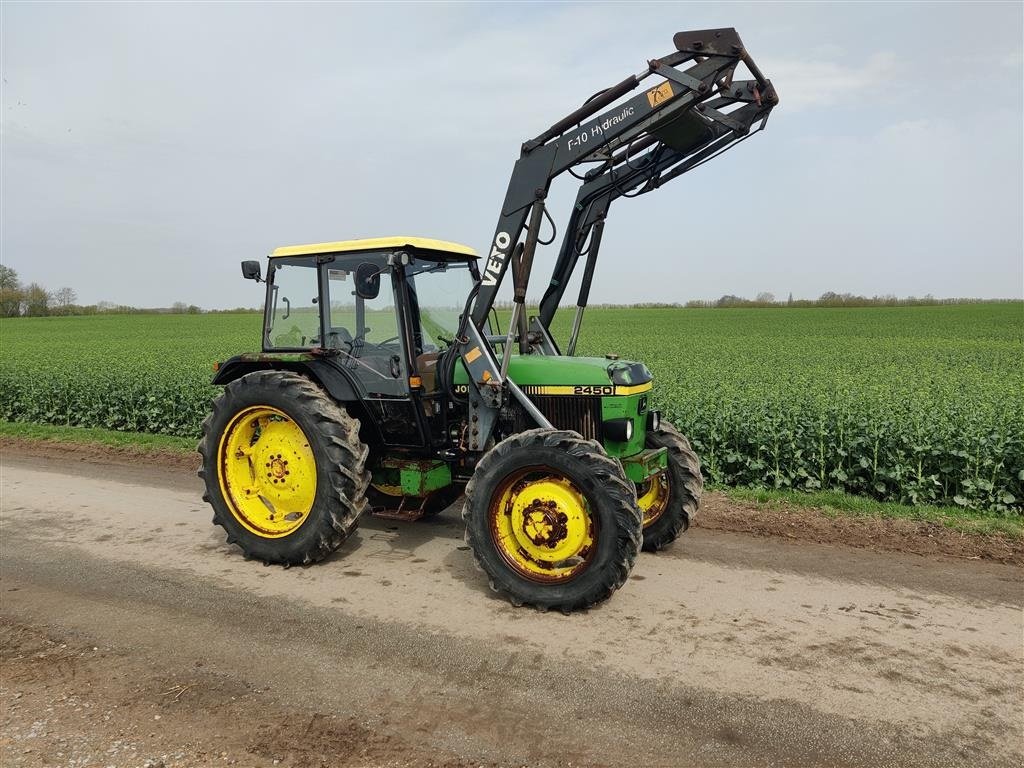 Traktor des Typs John Deere 2450 Med frontlæsser m/4 redskaber, Gebrauchtmaschine in Vils, Mors (Bild 5)