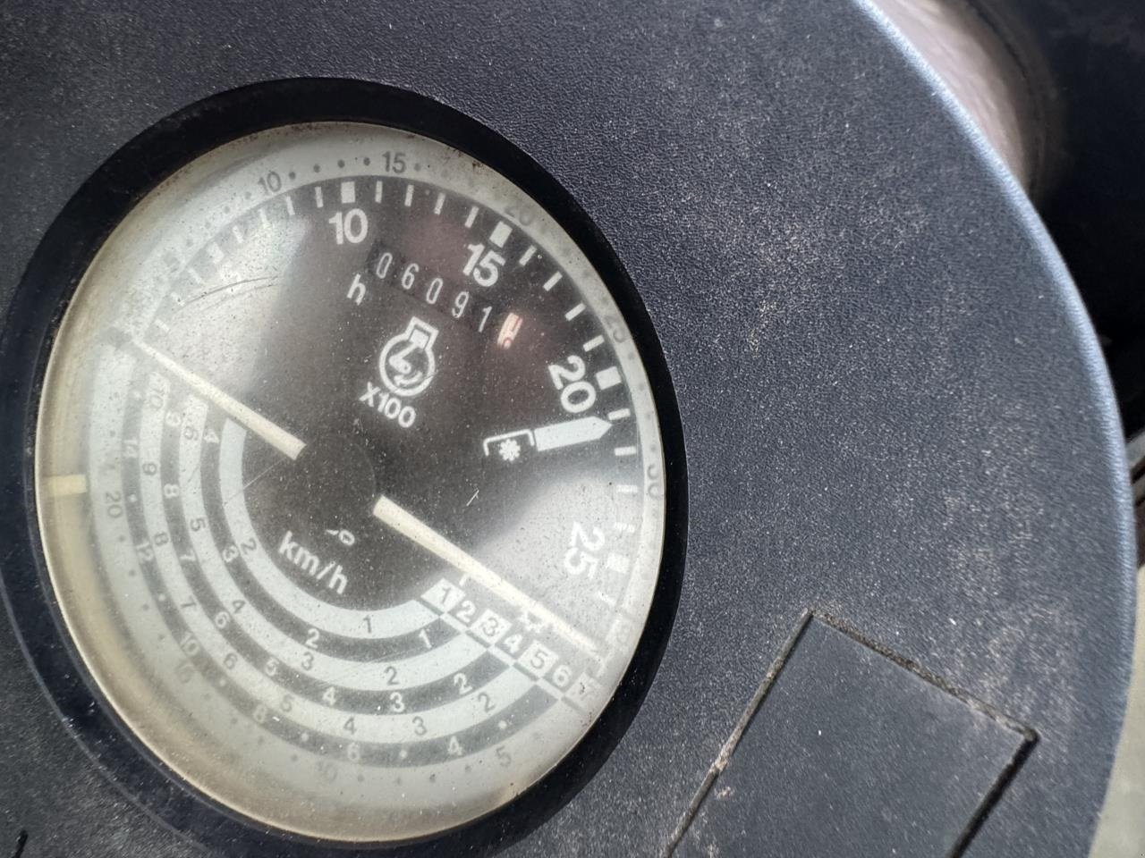 Traktor от тип John Deere 2450, Gebrauchtmaschine в Hadsten (Снимка 5)