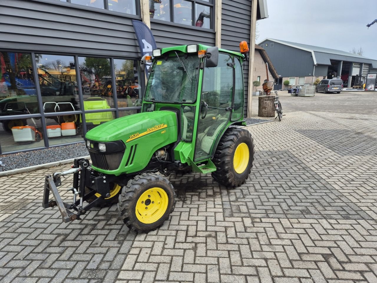 Traktor of the type John Deere 2520, Gebrauchtmaschine in Lunteren (Picture 1)