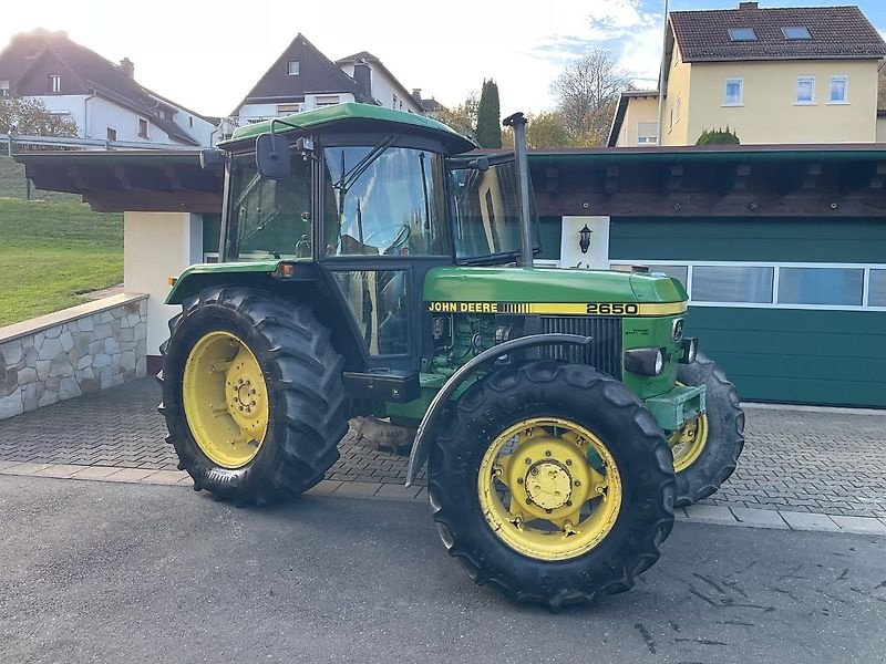 Traktor типа John Deere 2650 A ä 2250 2450 2850 Allradtraktor im gepflegtem Zustand mit TÜV, Gebrauchtmaschine в Niedernhausen OT Engenhahn (Фотография 1)