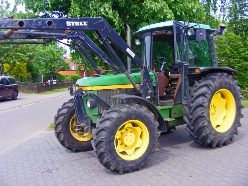 Traktor des Typs John Deere 2850+ Frontlader, Gebrauchtmaschine in Kutenholz (Bild 1)